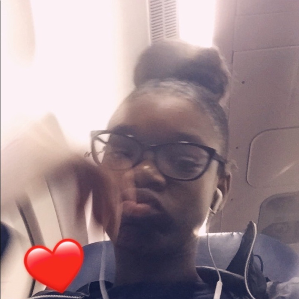 Meet your Posher, Kayla